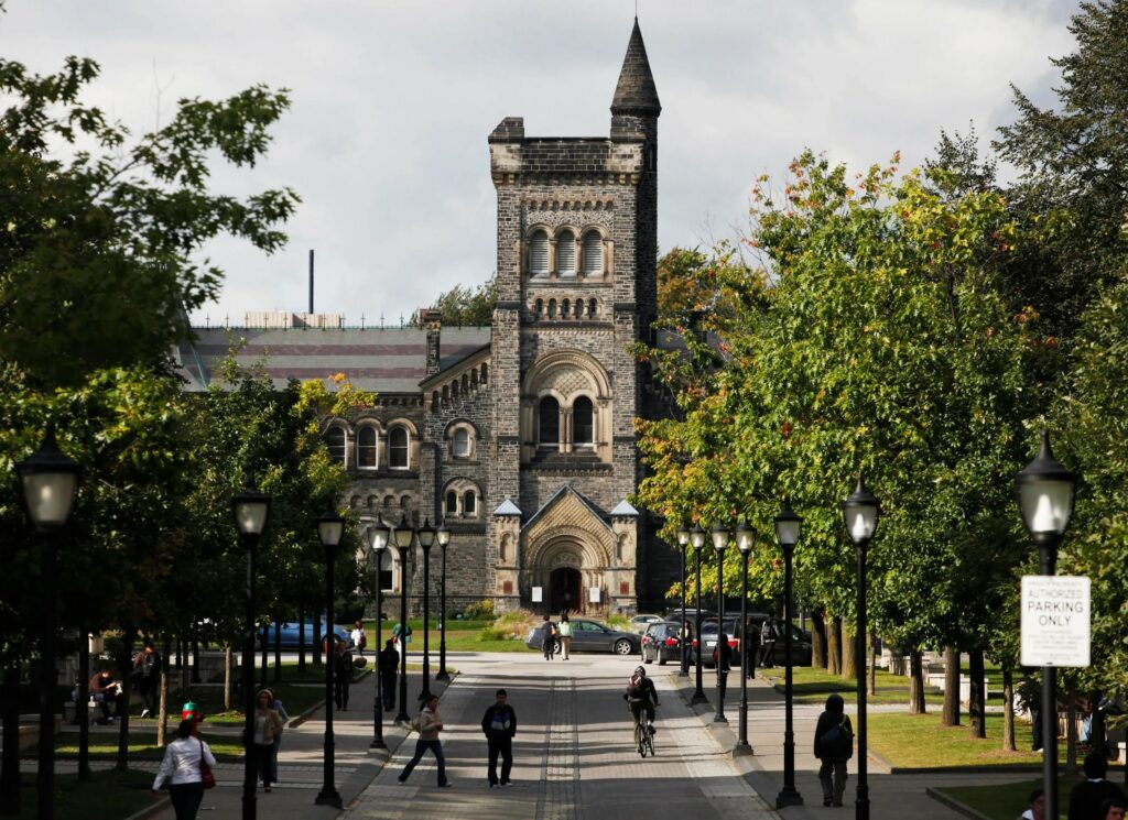 Bourses d’études de l’Université de Toronto 2025/2026