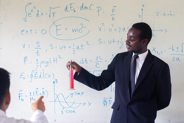 Le cabinet RH Associates Mali recrute des enseignants