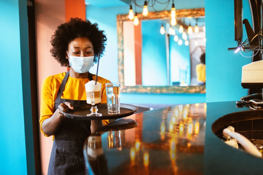 Amina Group recrute des serveurs (ses)