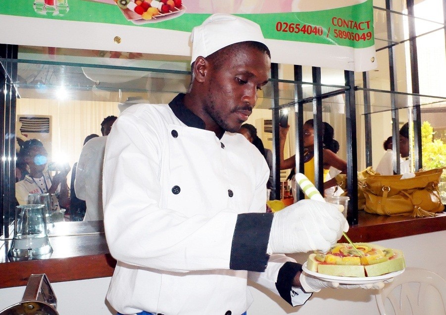 Trattoria da Alex recrute 01 Serveur