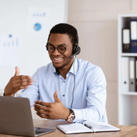 Call center de la place recrute 20 Téléopérateurs